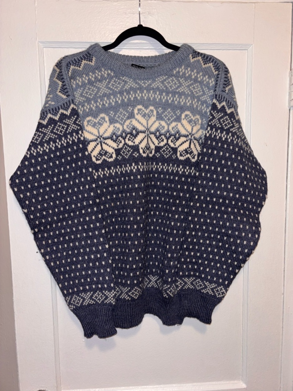 VTG Dale Of Norway Men’s Sweater Crew Neck Pattern Wool Print White Blue Large